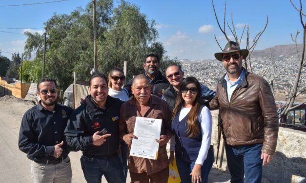 RESIDENTES DE TIJUANA RECIBEN TÍTULOS DE PROPIEDAD GRATUITOS TRAS AÑOS DE LUCHA