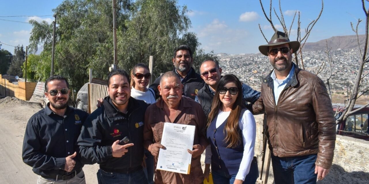 RESIDENTES DE TIJUANA RECIBEN TÍTULOS DE PROPIEDAD GRATUITOS TRAS AÑOS DE LUCHA