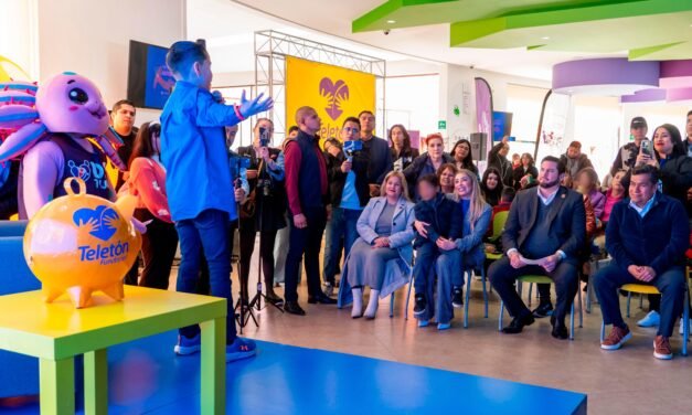 PALACIO MUNICIPAL SE ILUMINA DE AZUL EN EL DÍA MUNDIAL DEL AUTISMO